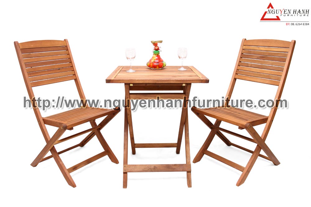 Name product: Squared table 70 with No armrest horizontal blades chairs- Dimensions: 70cm - Description: Encalyptus wood